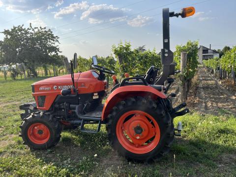 Kubota EK1 261 F26V traktor eladó, hibátlan, nagyon keveset használt Kubota EK1 261 F26V traktor eladó, hibátlan, nagyon keveset használt