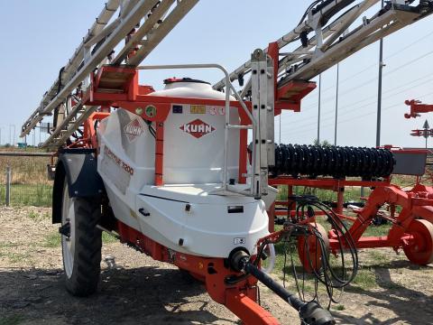 Kuhn Atlantique 3200 literes permetező, 24 méteres alumínium szórókerettel Kuhn Atlantique 3200 literes permetező, 24 méteres alumínium szórókerettel