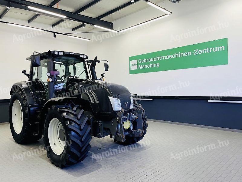 Valtra T213 Versu traktor fordítható üléssel - kiváló állapotban