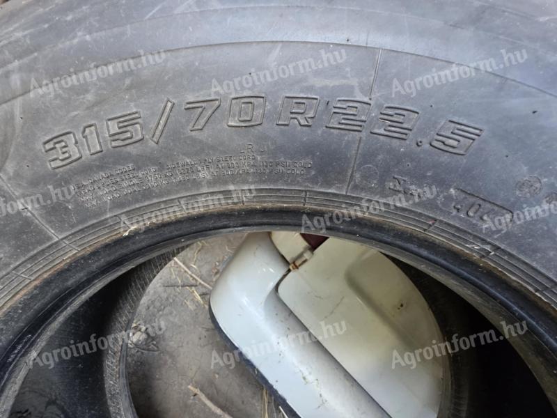 Kamion gumi 315/70 R22.5 vágatlan, 5 db, 20 000 Ft/db