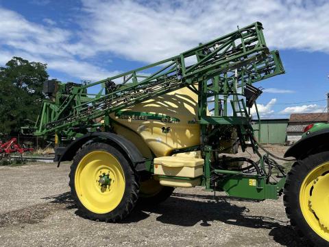 Eladó John Deere 832 permetező