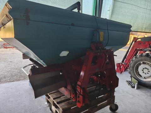 Sulky DPX 28 súly- és sebességarányos műtrágyaszóró gép Sulky DPX 28 súly- és sebességarányos műtrágyaszóró gép