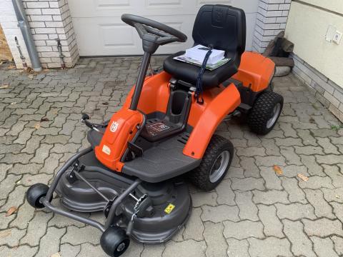 Akciós! Új! Husqvarna 112iC akkumulátoros elektromos rider fűnyíró traktor - Áfás Akciós! Új! Husqvarna 112iC akkumulátoros elektromos rider fűnyíró traktor - Áfás