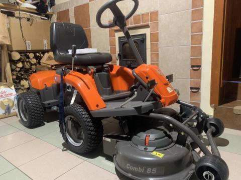 Új Husqvarna 112iC akkumulátoros elektromos rider fűnyíró traktor eladó Új Husqvarna 112iC akkumulátoros elektromos rider fűnyíró traktor eladó