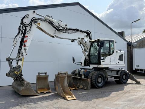 Liebherr A918 Compact / 2012 / 15 355 üzemóra / Lízing 20%-tól Liebherr A918 Compact / 2012 / 15 355 üzemóra / Lízing 20%-tól