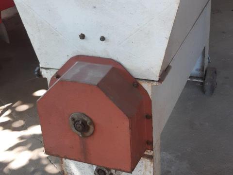 Szőlőzúzó bogyózó Szőlőzúzó bogyózó