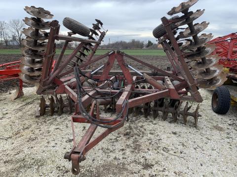 IH 7,6 könnyűtárcsa simítóval eladó IH 7,6 könnyűtárcsa simítóval eladó