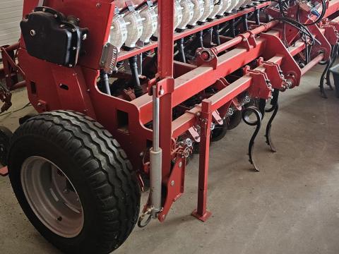 Írtem 4 méteres gabonavetőgép eladó, dupla tárcsás kivitelű, műtrágyaszórással Írtem 4 méteres gabonavetőgép eladó, dupla tárcsás kivitelű, műtrágyaszórással