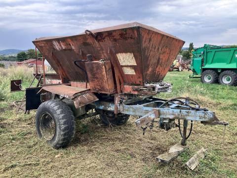 Tornado műtrágyaszóró - mészszóró eladó Tornado műtrágyaszóró - mészszóró eladó
