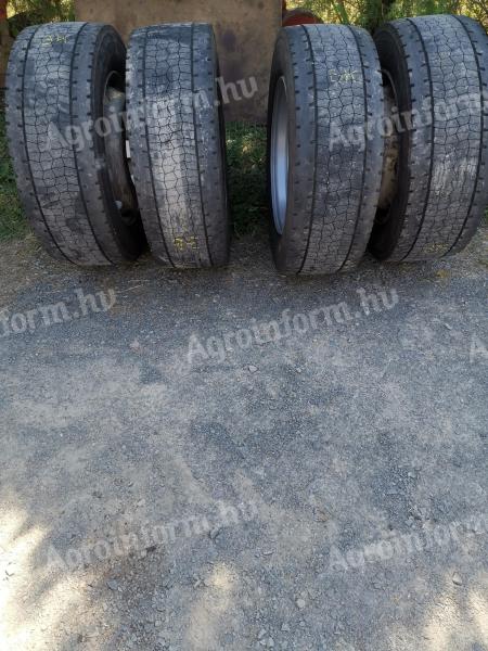 295/60 R22,5 Bridgestone húzó gumi + felni