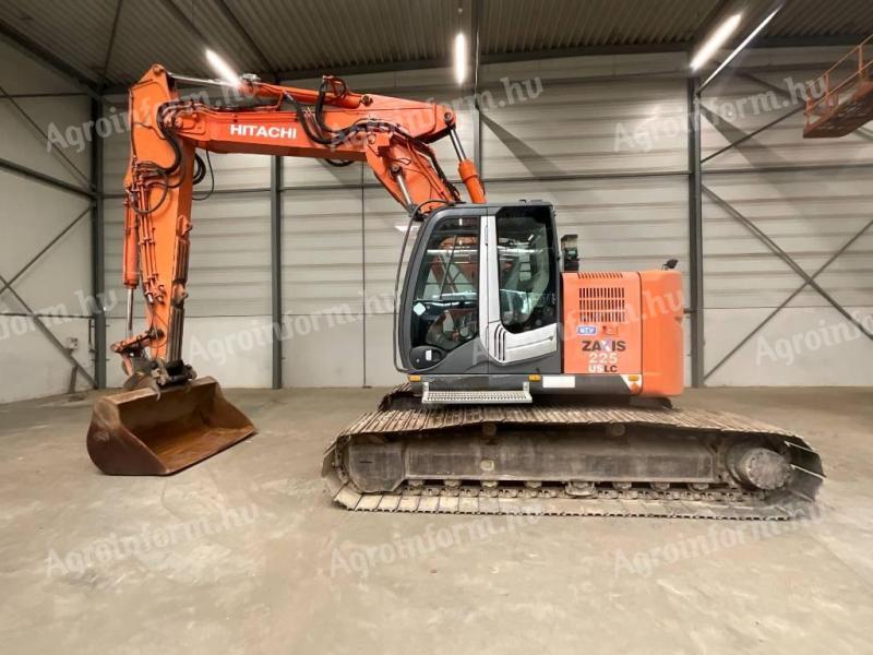 Hitachi ZX 225 US LC-3 / 2012 / 10 394 üzemóra / Lízing 20%-tól