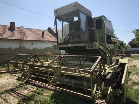 Fortschritt E-514 kombájn szalma szecskázóval, tartozékokkal eladó Fortschritt E-514 kombájn szalma szecskázóval, tartozékokkal eladó