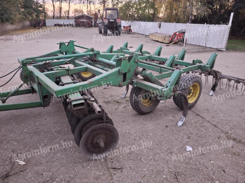John Deere grúber, 11 késes, 4 méteres, jó állapotban, elmunkálóval