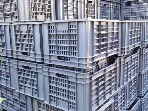 Új műanyag rekesz M30, láda zöldség tárolásához Új műanyag rekesz M30, láda zöldség tárolásához