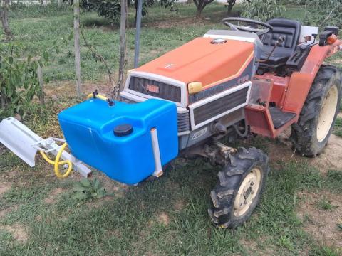 Yanmar kistraktor soralj gyomirtó permetezővel eladó Yanmar kistraktor soralj gyomirtó permetezővel eladó