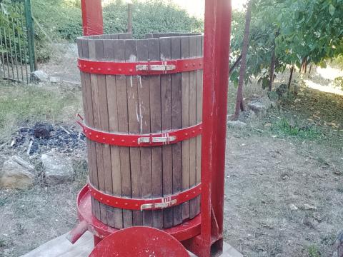 ~200 L [szőlő] PRÉS hidraulikus eladó Balatonfüred 85 EFt