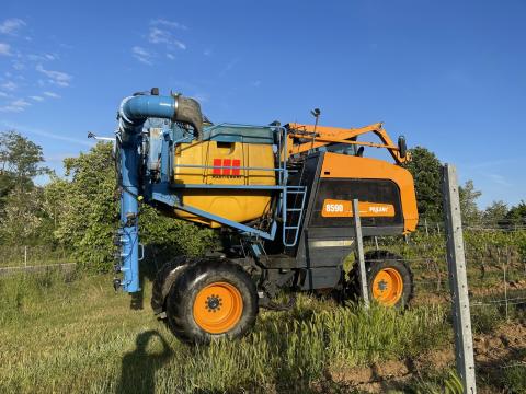 Martignani Turbo4/3 soros permetező adapter Pellenc szőlőkombájnra Martignani Turbo4/3 soros permetező adapter Pellenc szőlőkombájnra
