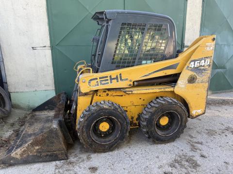 Eladó csúszókormányzású rakodó