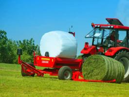 Metal-Fach Z577 bálacsomagoló – Royal Traktor