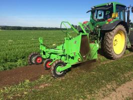 Jones Engineering gumiujjas szárzúzó – Hatékony lombeltávolító gép zöldségtermesztéshez