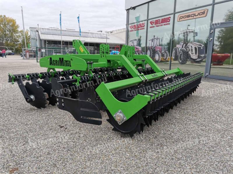 AgriMetal 3 m függesztett rövidtárcsa tüskés hengerrel – raktárkisöprés