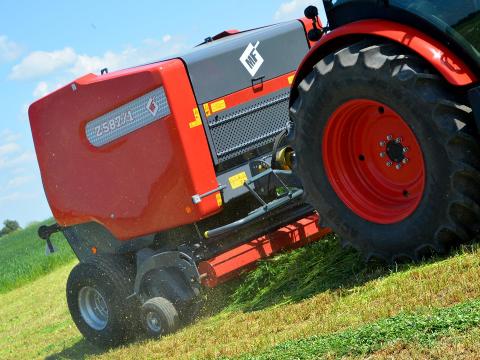 Metal-Fach Z587 bálázó – Royal Traktor Metal-Fach Z587 bálázó – Royal Traktor