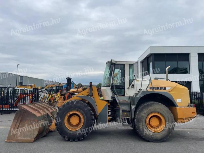 Liebherr L544 / 2001 / 22 366 üzemóra / Lízing 20%-tól