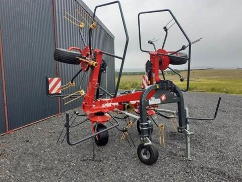 Metal-Fach Z578 vontatott rendterítő – Royal Traktor Metal-Fach Z578 vontatott rendterítő – Royal Traktor