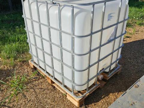 Elado IBC tartály 1000l Elado IBC tartály 1000l