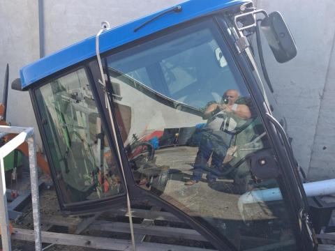 Solis 50 LE traktor panorámás kabin eladó Solis 50 LE traktor panorámás kabin eladó