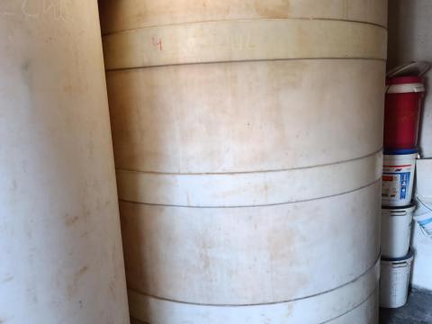 Műanyag boros tartályok 2×32 hl és 1×52 hl eladó Műanyag boros tartályok 2×32 hl és 1×52 hl eladó