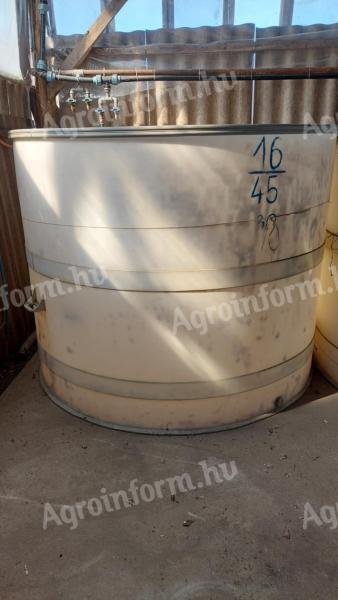 Műanyag borostartály eladó – 4500 L, 3800 L, 3300 L