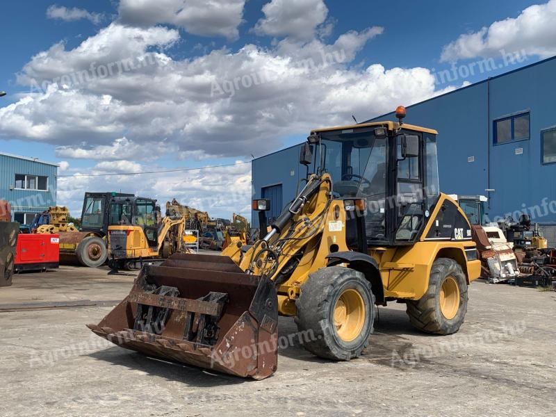 Caterpillar 908 homlokrakodó eladó