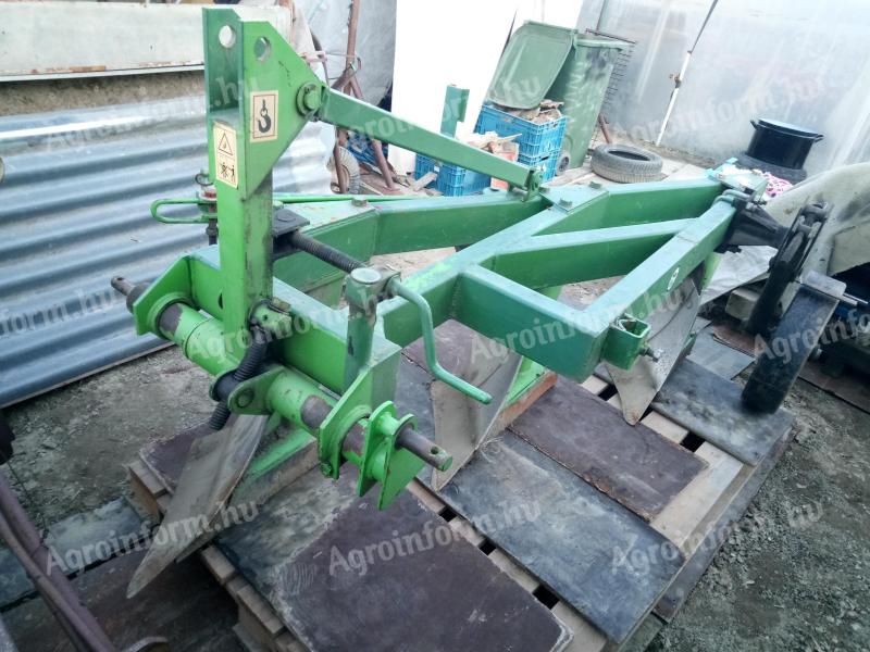 Eladó lengyel hármas ágyeke újszerű állapotban