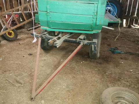 Pótkocsi / Lovaskocsi, fékezett, külön láb- és rögzítőfék, nem olajos, plató méretével: 270 x 150 cm Pótkocsi / Lovaskocsi, fékezett, külön láb- és rögzítőfék, nem olajos, plató méretével: 270 x 150 cm