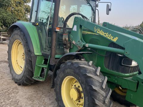 JOHN DEERE 6230 + HOMLOKRAKODÓ JOHN DEERE 6230 + HOMLOKRAKODÓ