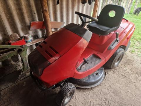 Eladó fűnyírótraktor Eladó fűnyírótraktor