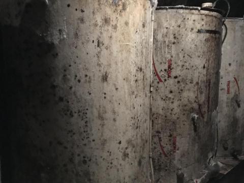 Bor tároló élelmiszeripari tartályok 1000 l-es eladók Bor tároló élelmiszeripari tartályok 1000 l-es eladók