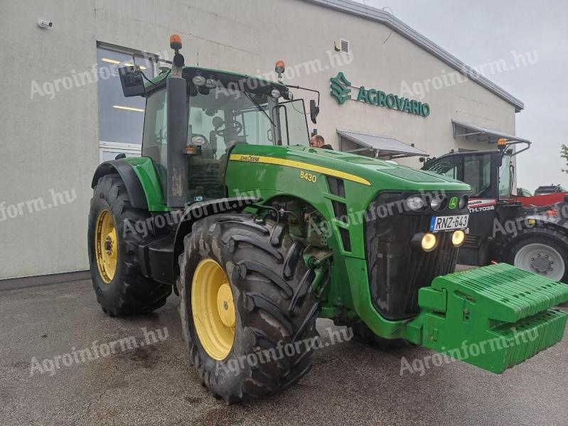 John Deere 8430 eladó – Mezőgazdasági traktor kiváló állapotban