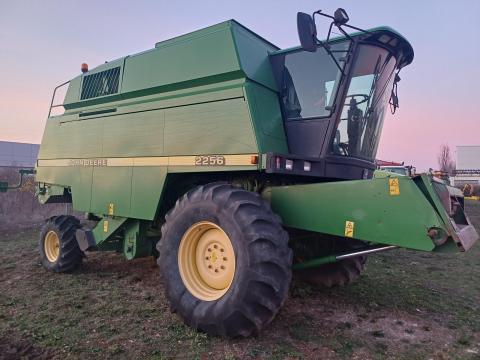 John Deere 2256 kombájn + Oros kukorica adapter eladó