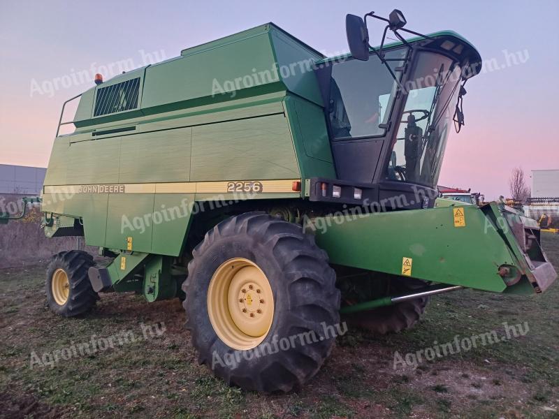 John Deere 2256 kombájn + Oros kukorica adapter eladó