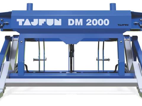 Tajfun DM 2000 rönkfeladóasztal
