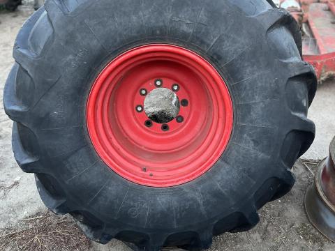 Eladó 2 db 28 LR 26 orosz kombájn gumiabroncs Eladó 2 db 28 LR 26 orosz kombájn gumiabroncs