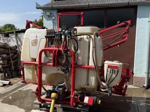 Agromechanika 800/16 jó állapotú függesztett permetező eladó