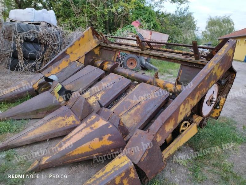 Kukorica adapter 4 soros napraforgóra szerelve, ferdefelhordóval E 514 kombájnhoz eladó