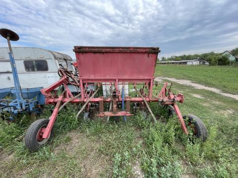 KSMK 6 soros műtrágya adagolós KSMK 6 soros műtrágya adagolós