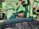John Deere 710 traktor homlokrakodóval eladó