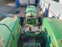 John Deere 710 traktor homlokrakodóval eladó