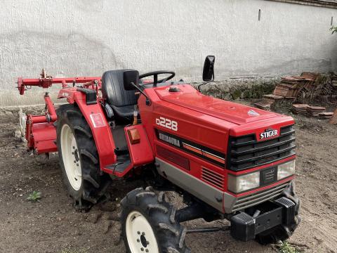 Yanmar motoros japán kistraktor talajmaróval, kiváló állapotban eladó Yanmar motoros japán kistraktor talajmaróval, kiváló állapotban eladó