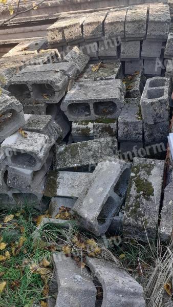 Födém betonblokk eladó, kb. 100 darab